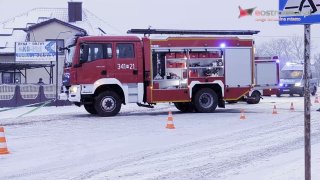 Wypadek na DK 61 w Ostrołęce. Kilka osób poszkodowanych. Droga zablokowana.