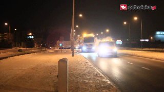 Ostrołęka: Nocny transport ponadgabarytowy ulicami miasta 