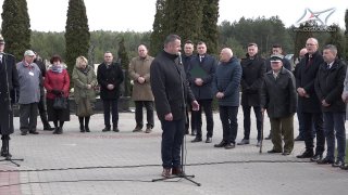 Ostrołęczanie w hołdzie ofiarom Zbrodni Katyńskiej 