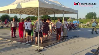Na plaży miejskiej w Ostrołęce odbyła się dziś plenerowa potańcówka z hitami z dawnych lat. 