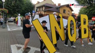 InQbator 2023 - Barwna parada teatralnej trupy ulicami Ostrołęki
