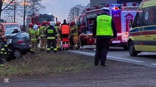 Wypadek w Kordowie. Dwie osoby ranne w zderzeniu opla z ciężarówką